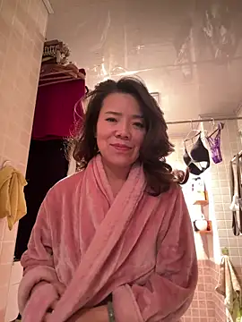 Snapshot of anna_yngs chatting on 8, 11, 2025 anna yngs online show from 8, 11, 2025