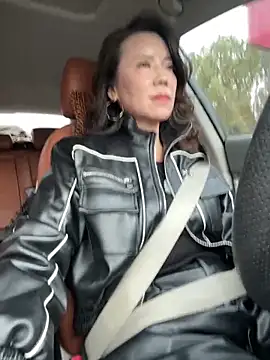 Snapshot of anna_yngs chatting on 12, 11, 2025 anna yngs online show from 12, 11, 2025