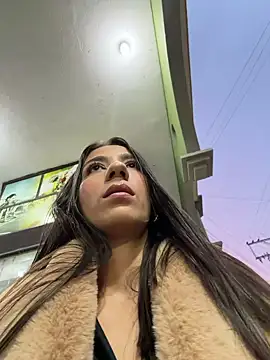 -juicy  online show from 8, 3, 2026