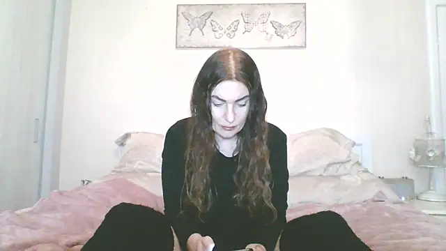 EllaKent online show from 2, 2, 2026