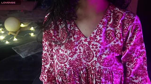 Snapshot of NidhiChandra chatting on 3, 11, 2025 NidhiChandra online show from 3, 11, 2025