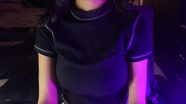 Snapshot of NidhiChandra chatting on 13, 11, 2025 NidhiChandra online show from 13, 11, 2025