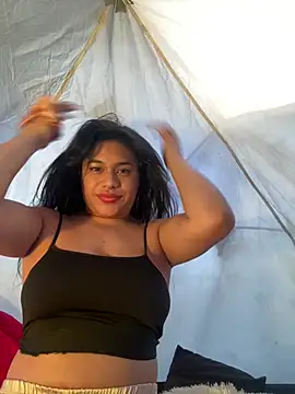 Snapshot of Issafoxx chatting on 1, 4, 2026 Issafoxx online show from 1, 4, 2026