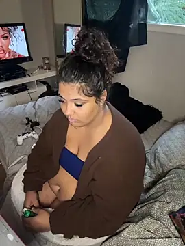 Snapshot of 1n0nlythroat chatting on 17, 11, 2025 1n0nlythroat online show from 17, 11, 2025