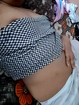 Snapshot of USER-MAYA chatting on 10, 9, 2025 USER-MAYA online show from 10, 9, 2025