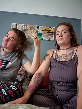 Snapshot of AndHerXO chatting on 15, 12, 2025 AndHerXO online show from 15, 12, 2025