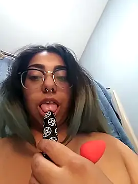 Snapshot of Lovelyrainn chatting on 19, 9, 2025 Lovelyrainn online show from 19, 9, 2025