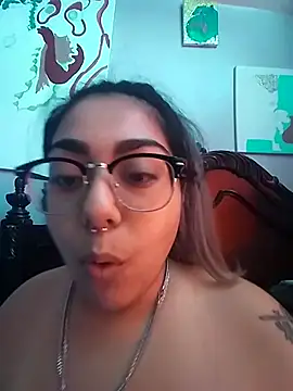 Snapshot of Lovelyrainn chatting on 26, 9, 2025 Lovelyrainn online show from 26, 9, 2025