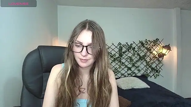 velvet  moon online show from 17, 3, 2026