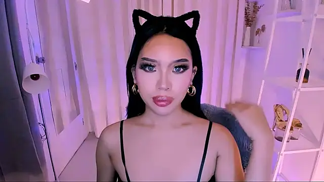 Snapshot of MS_LUNA chatting on 9, 10, 2025 MS LUNA online show from 9, 10, 2025