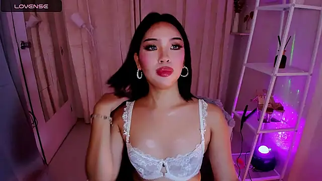 Snapshot of MS_LUNA chatting on 25, 11, 2025 MS LUNA online show from 25, 11, 2025