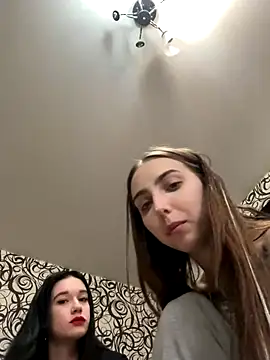 Snapshot of lis_silver chatting on 5, 12, 2025 lis silver online show from 5, 12, 2025