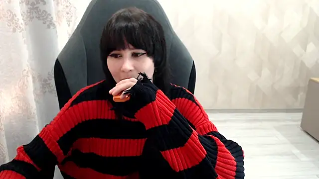 Snapshot of MistyDark chatting on 9, 10, 2025 MistyDark online show from 9, 10, 2025