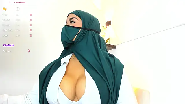 Snapshot of thaira_aly chatting on 15, 11, 2025 thaira aly online show from 15, 11, 2025