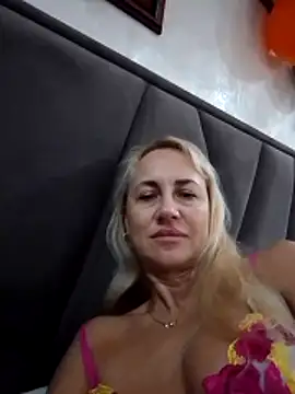 KissMiSveet online show from 6, 11, 2025