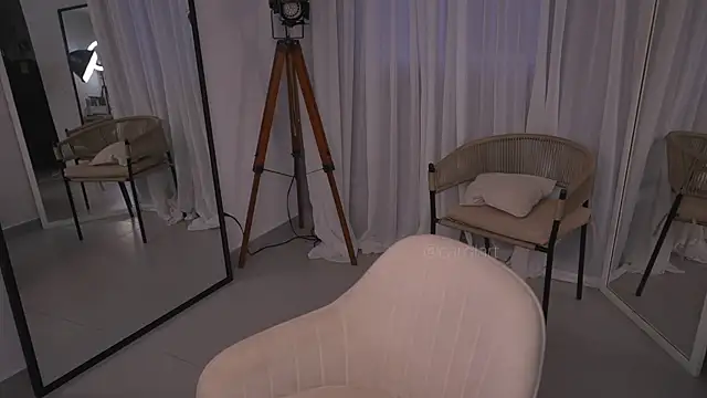 Snapshot of Carolart_ chatting on 10, 9, 2025 Carolart online show from 10, 9, 2025