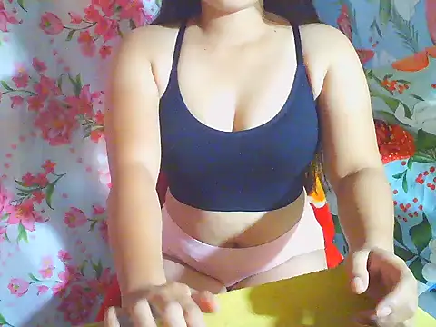 Snapshot of Katie_Winslet chatting on 2, 3, 2026 Katie Winslet online show from 2, 3, 2026