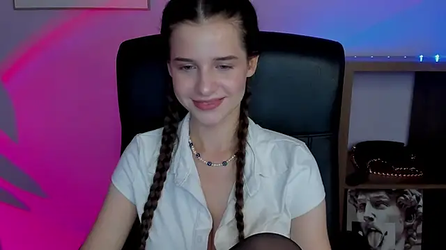 Snapshot of LuxMaya chatting on 17, 9, 2025 LuxMaya online show from 17, 9, 2025