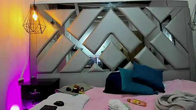 Lorenn Hill online show from 12, 10, 2025