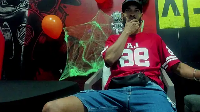 Snapshot of Damian_Shakur chatting on 28, 10, 2025 Damian Shakur online show from 28, 10, 2025