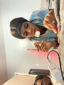 Snapshot of MosesWorld33 chatting on 23, 11, 2025 MosesWorld33 online show from 23, 11, 2025