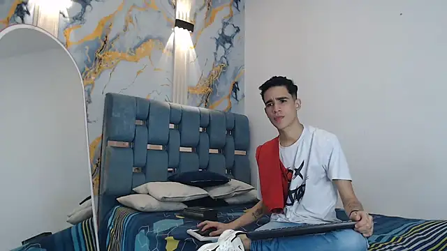 TWINKS BOYS1 online show from 31, 1, 2026