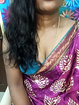 Snapshot of Dharshini_7 chatting on 22, 10, 2025 Dharshini 7 online show from 22, 10, 2025