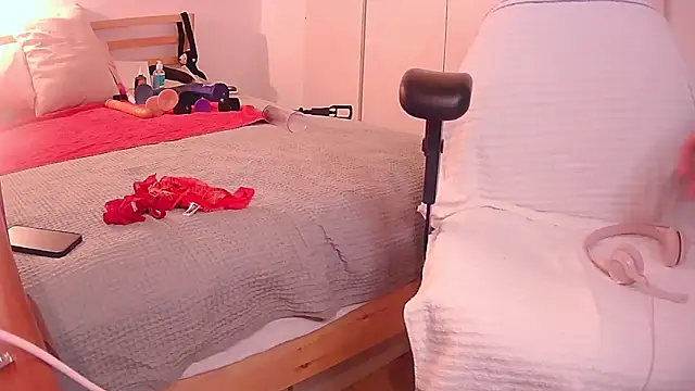 kimTgirl online show from 8, 3, 2026