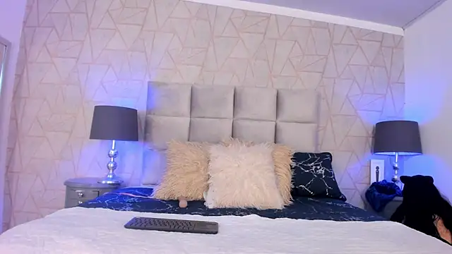 Emely florence  online show from 2, 11, 2025