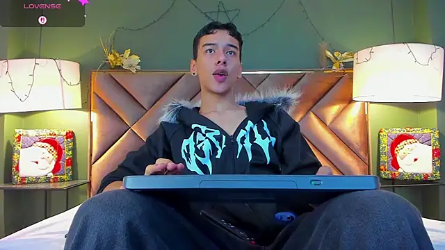 Snapshot of Aiden_Royce chatting on 18, 12, 2025 Aiden Royce online show from 18, 12, 2025