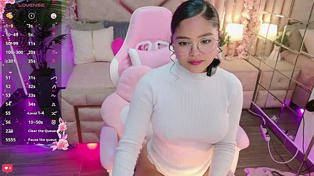 Snapshot of eimy_2 chatting on 11, 10, 2025 eimy 2 online show from 11, 10, 2025