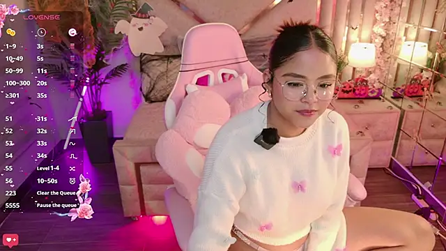 Snapshot of eimy_2 chatting on 17, 10, 2025 eimy 2 online show from 17, 10, 2025