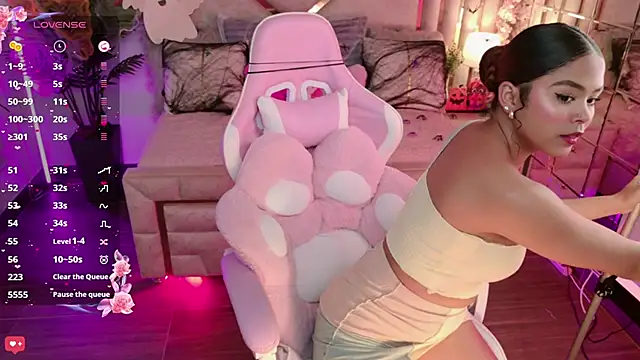 Snapshot of eimy_2 chatting on 22, 10, 2025 eimy 2 online show from 22, 10, 2025