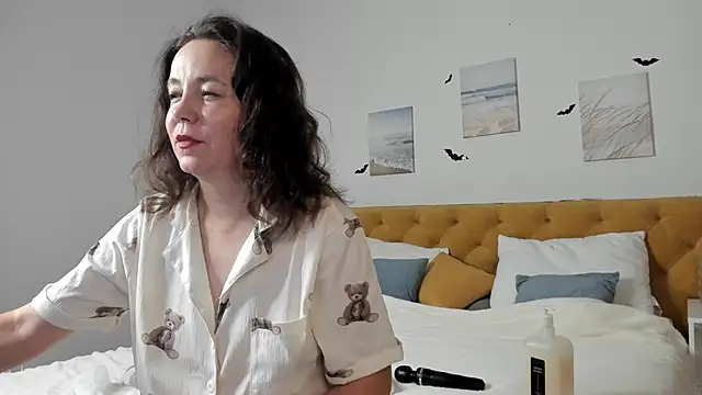 Kira Adler online show from 28, 10, 2025