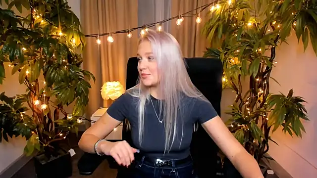 AnnieSwanson online show from 21, 11, 2025