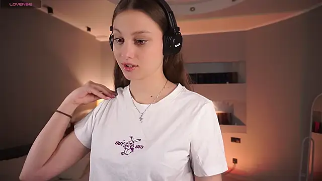 Snapshot of MercBoone chatting on 5, 11, 2025 MercBoone online show from 5, 11, 2025