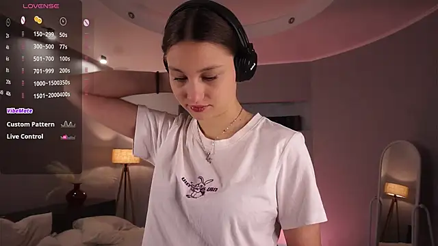 Snapshot of MercBoone chatting on 18, 11, 2025 MercBoone online show from 18, 11, 2025