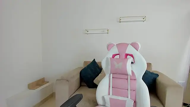 april smiith online show from 19, 11, 2025