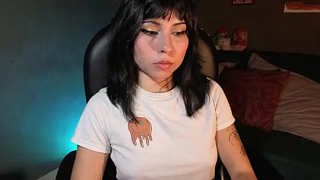 Snapshot of GaiaJoness chatting on 25, 11, 2025 GaiaJoness online show from 25, 11, 2025