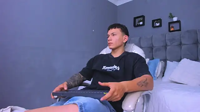 Thomas moon online show from 9, 11, 2025