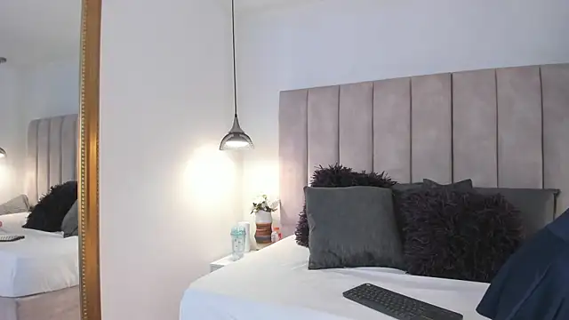 arianaa miller  online show from 21, 11, 2025