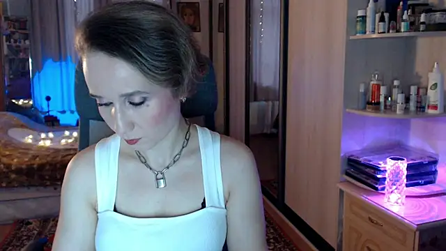 Snapshot of ClassyInna chatting on 24, 11, 2025 ClassyInna online show from 24, 11, 2025