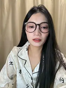 Snapshot of Z0E999 chatting on 3, 11, 2025 Z0E999 online show from 3, 11, 2025