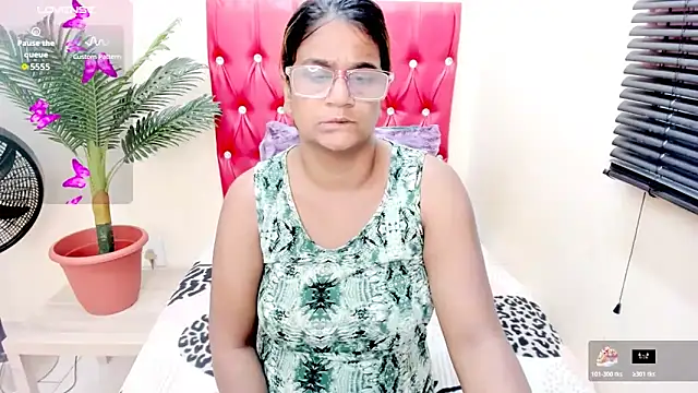 Strawberry Lips online show from 23, 10, 2025