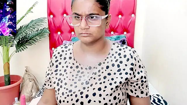 Strawberry Lips online show from 27, 10, 2025