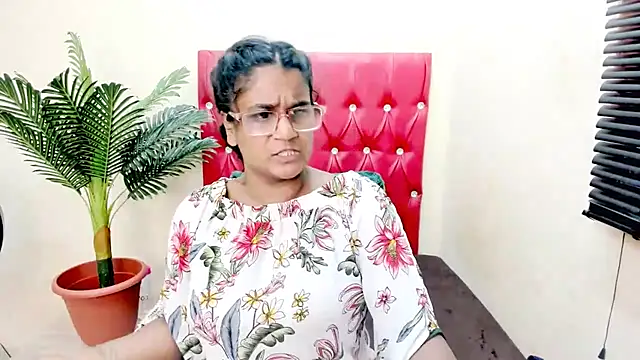 Strawberry Lips online show from 10, 11, 2025