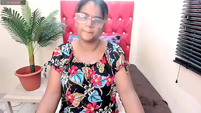 Strawberry Lips online show from 13, 11, 2025