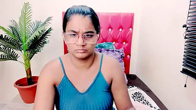 Strawberry Lips online show from 20, 11, 2025