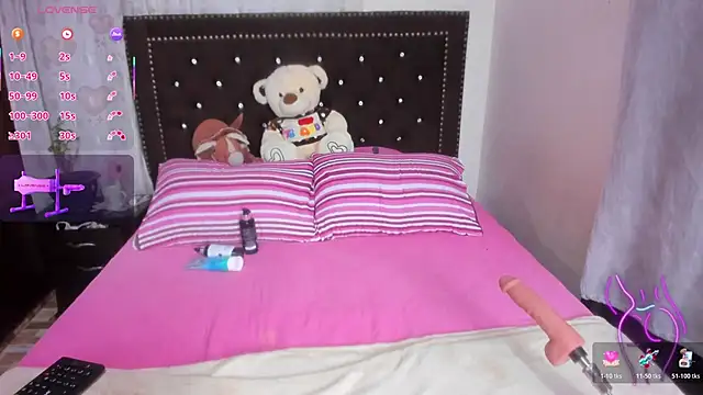 Snapshot of MiaMoxxy chatting on 16, 12, 2025 MiaMoxxy online show from 16, 12, 2025