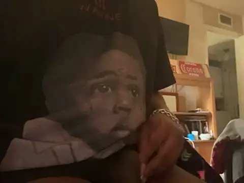 Snapshot of Prettyvsmonster chatting on 16, 12, 2025 Prettyvsmonster online show from 16, 12, 2025